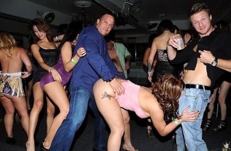 A groups of drunk chicks coordinate the craziest group sex scene