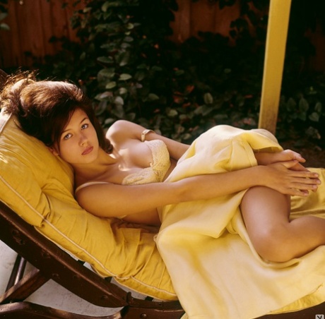Vintage outdoor photo session with all natural brunette Hedy Scott