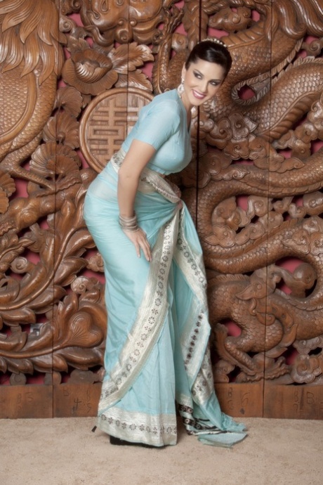 Classy MILF Sunny Leone takes off her Bollywood dress and bares big tits