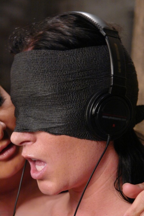 Wired Pussy performed by Ariel X, Sandra Romain XXX Gallery
