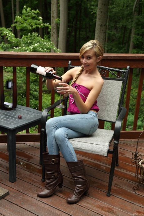 Thin teen Kylie Nicole unveils her tits & plays with a twat stretcher outdoors