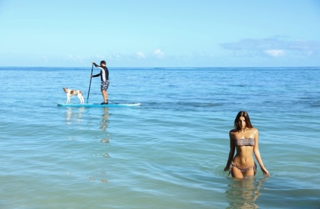 Marvelous model Maria shows off her incredibly hot body at the seaside