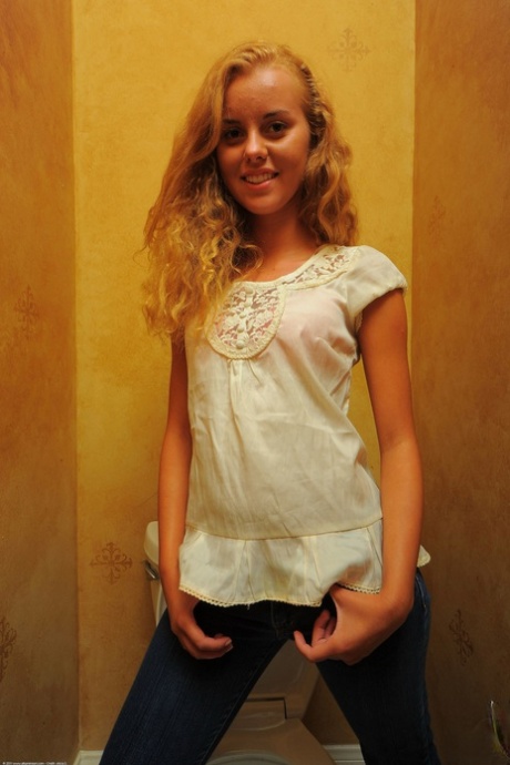 Amateur teen Jessie Rogers loses her clothes and pees in the toilet