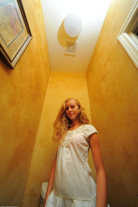 Amateur teen Jessie Rogers loses her clothes and pees in the toilet