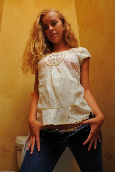 Amateur teen Jessie Rogers loses her clothes and pees in the toilet