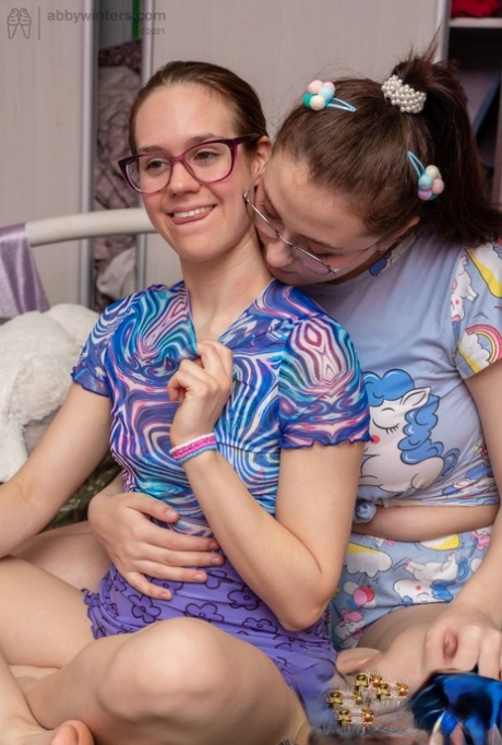 Young amateur lesbians Anca & Elza licking & fingering each other's horny cunt