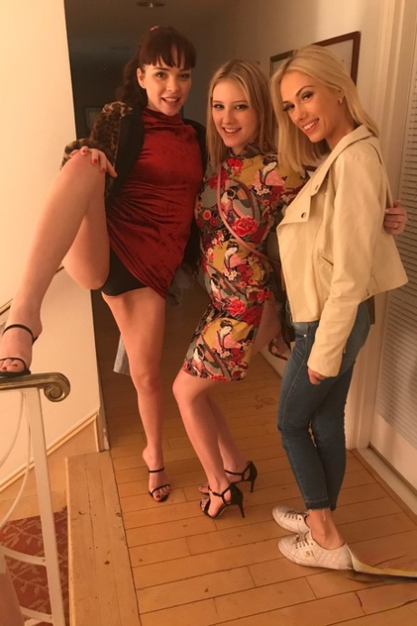 Petite lesbian babes Aliya Brynn & Sky Pierce spread their shaved cunts