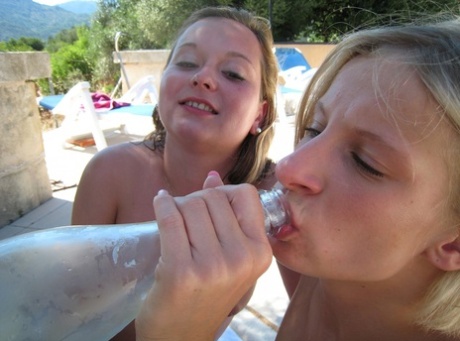 Lesbians Anna, Nadine, Lorine, Sherly & Goldi piss & fuck at an outdoor party