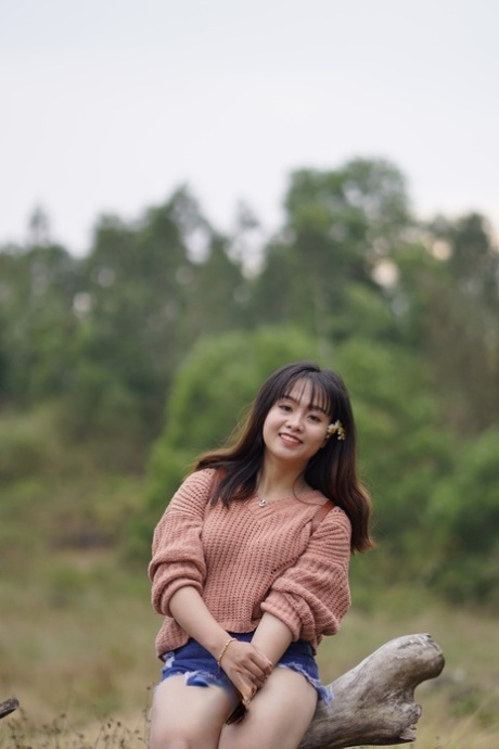 Stunning Asian babe poses in her jean shorts & sweater in public