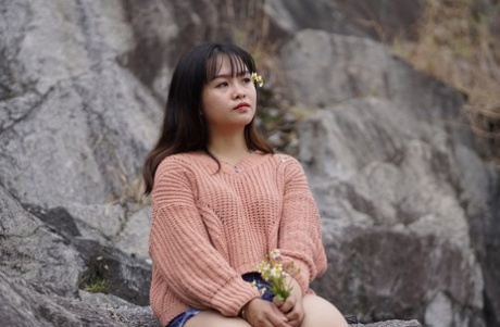 Stunning Asian babe poses in her jean shorts & sweater in public