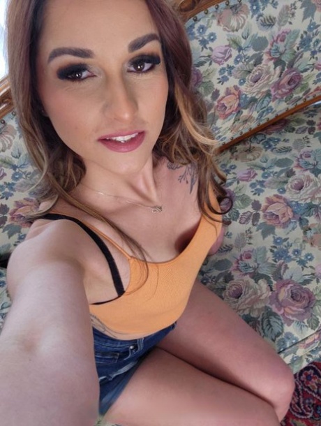 Adorable babe with a fat ass Summer Baileys undresses and seduces her stepdad