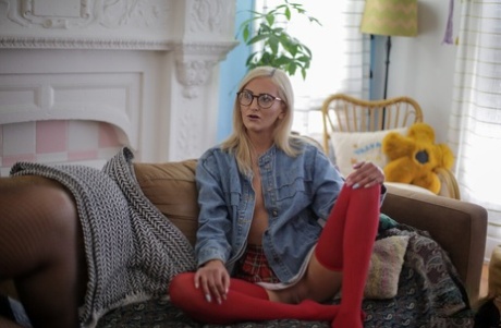 Sexy Momma starring Ryan Keely, Tallie Lorain Hot Pictures