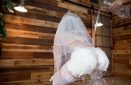 Curvy bride Cali Carter covers her big ass in wedding cake & gets an anal bang